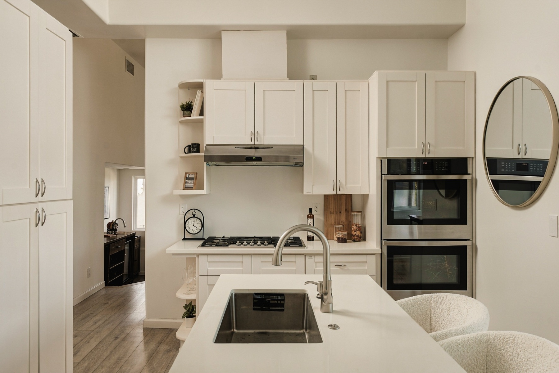 Kitchen toward the cooktop and hood